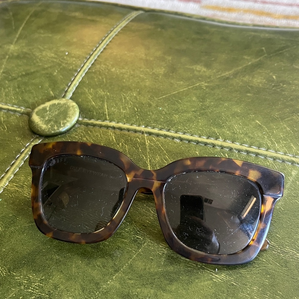 Diff Tortoise Shell Sunglasses - Picture 5 of 5